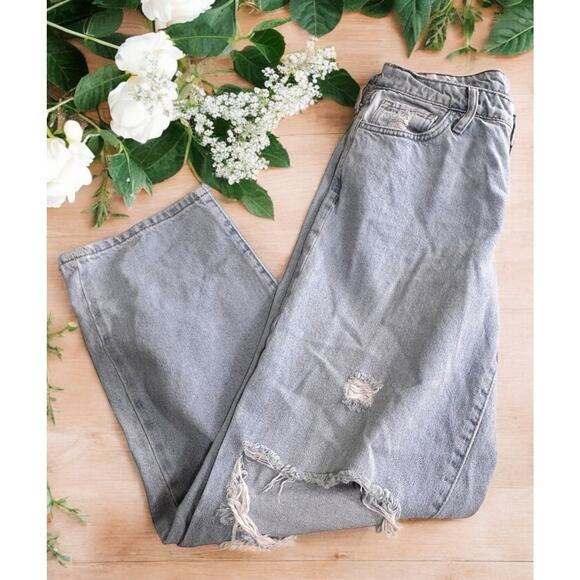 Forever 21 Straight Leg Distressed Torn Jean Sz 27 Light Blue Wash Boyfriend Fit - Picture 2 of 8